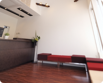 FOR PATIENTS 訪れた人々が安心できる 落ち着いた雰囲気の空間